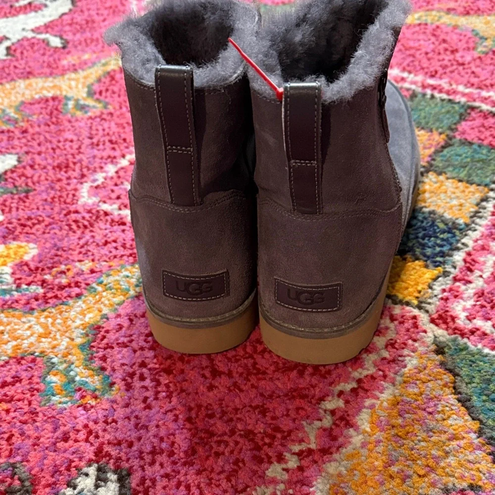 UGG Classic Zip Mini Shade Boots size 12 like new! - Picture 3 of 8